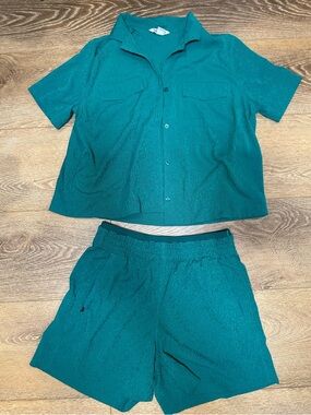 Monochrome Teal Short-Sleeve Button-Up Shirt & short set - only one sz med&6